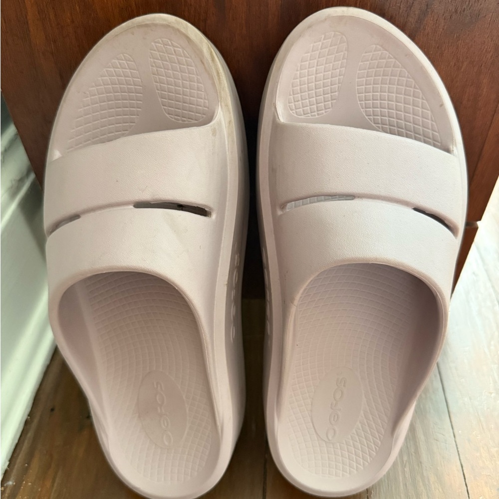 OOFOS Women's Lavender Comfort Sandals size 9